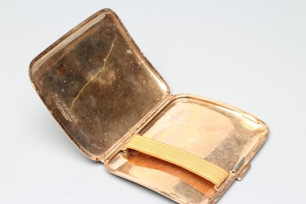 A 9CT GOLD CIGARETTE CASE of plain slightly concave rounded oblong form Image