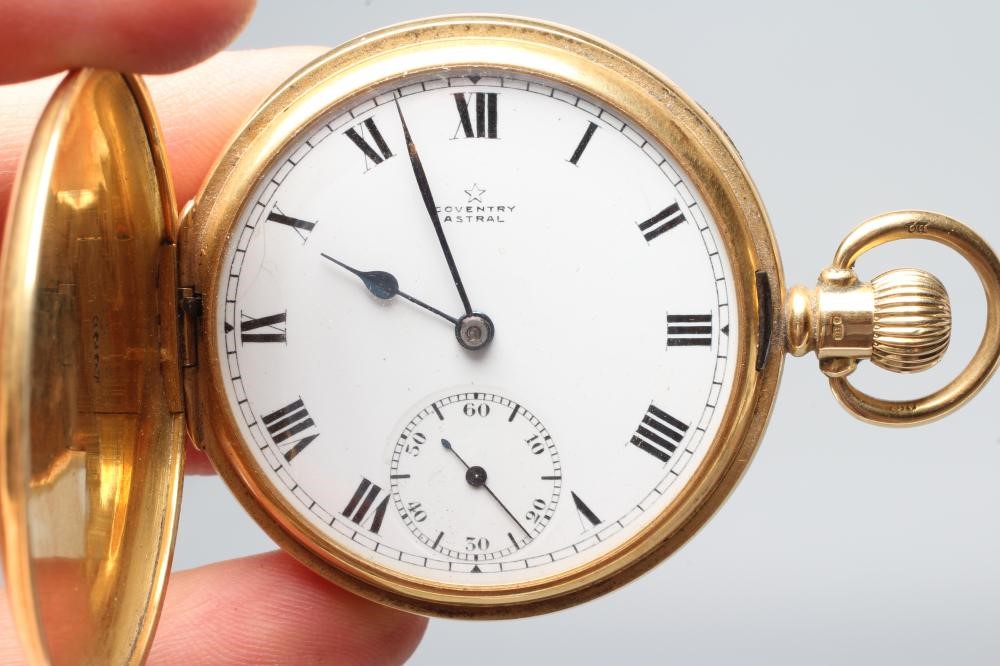 AN 18CT GOLD TOP WIND HUNTER POCKET WATCH Image
