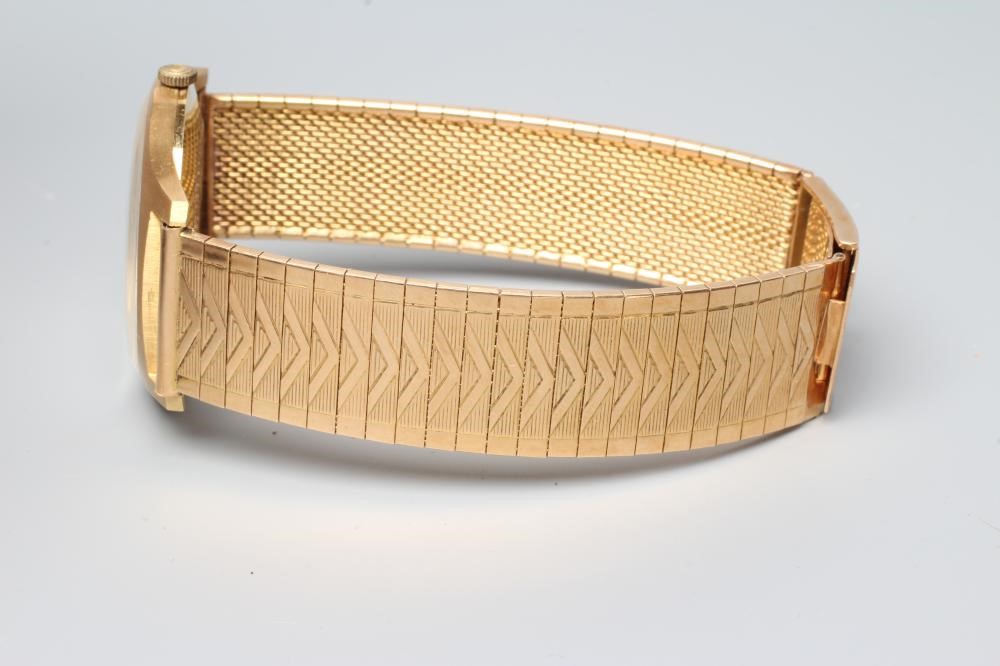 A GENTLEMAN'S 18CT GOLD CERTINA WRISTWATCH Image