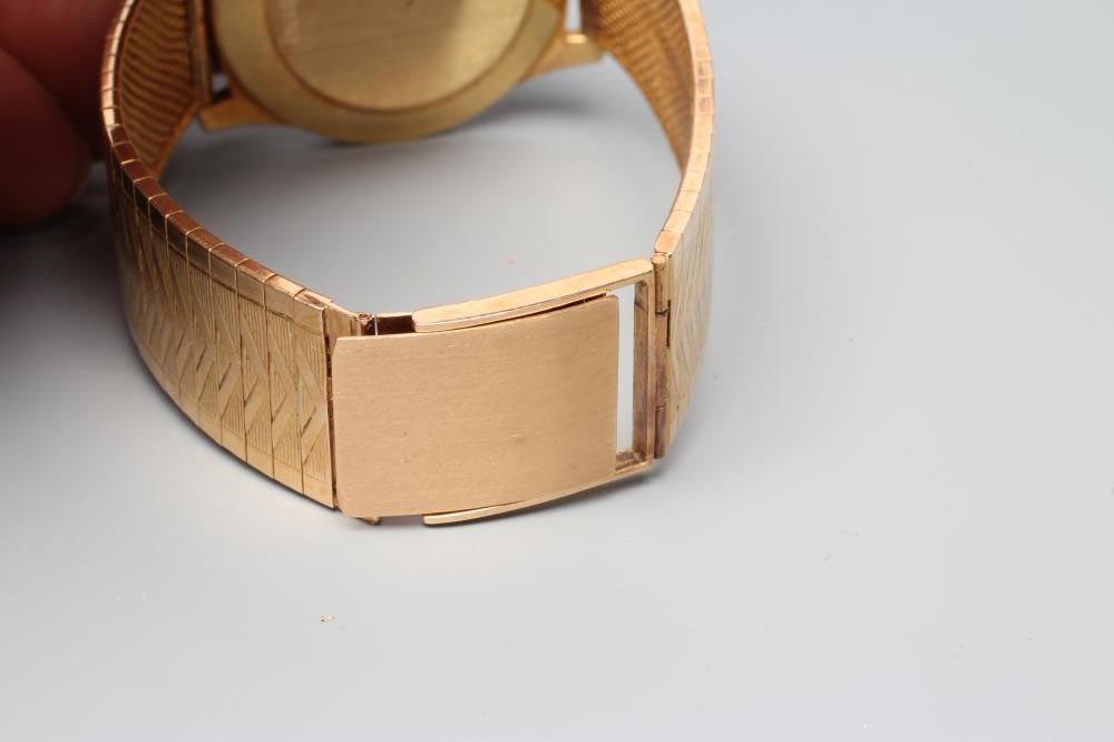 A GENTLEMAN'S 18CT GOLD CERTINA WRISTWATCH Image