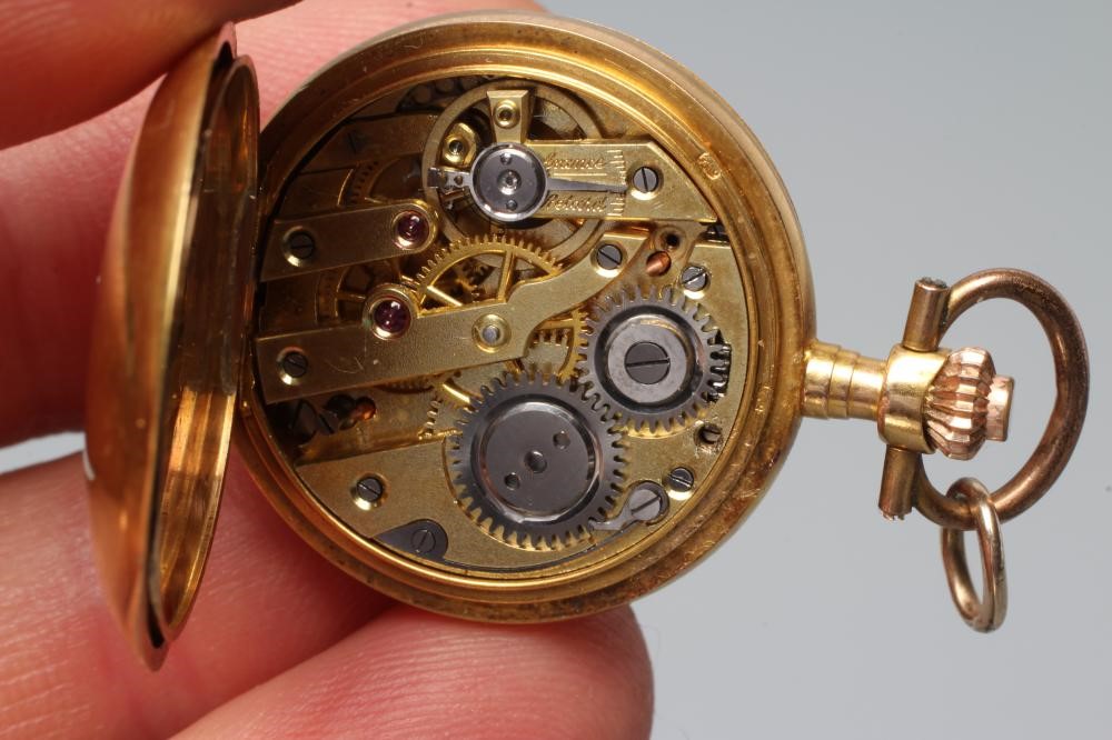 A LADY'S TOP WIND HUNTER FOB WATCH Image