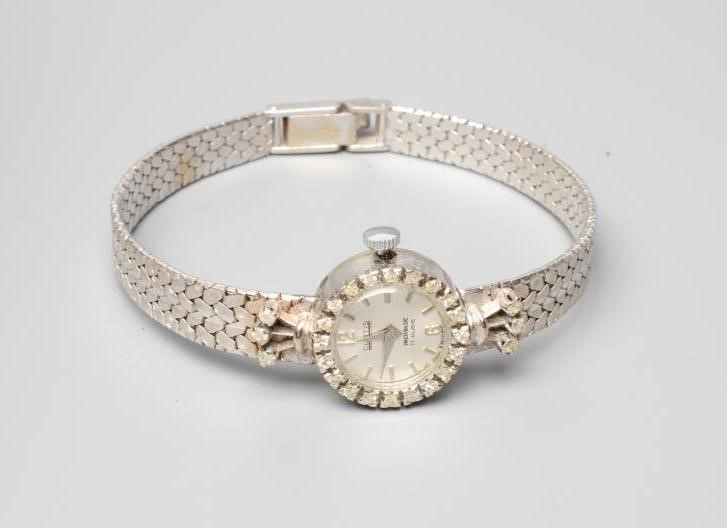A LADY'S 18CT WHITE GOLD AND DIAMOND CURTIS WRISTWATCH Image