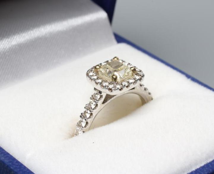 A DIAMOND CLUSTER RING Image