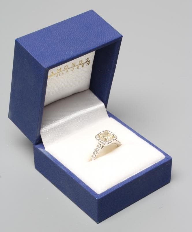 A DIAMOND CLUSTER RING Image