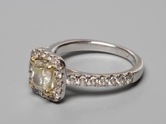 A DIAMOND CLUSTER RING Image