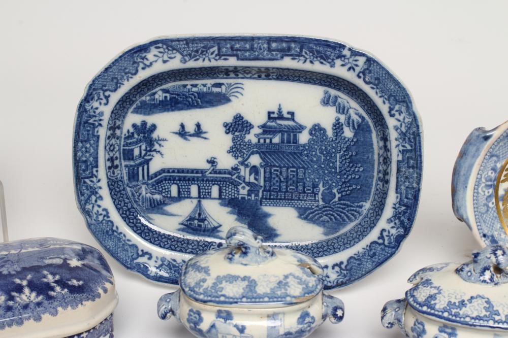 THREE BRAMELD EARTHENWARE MINIATURE DISHES Image