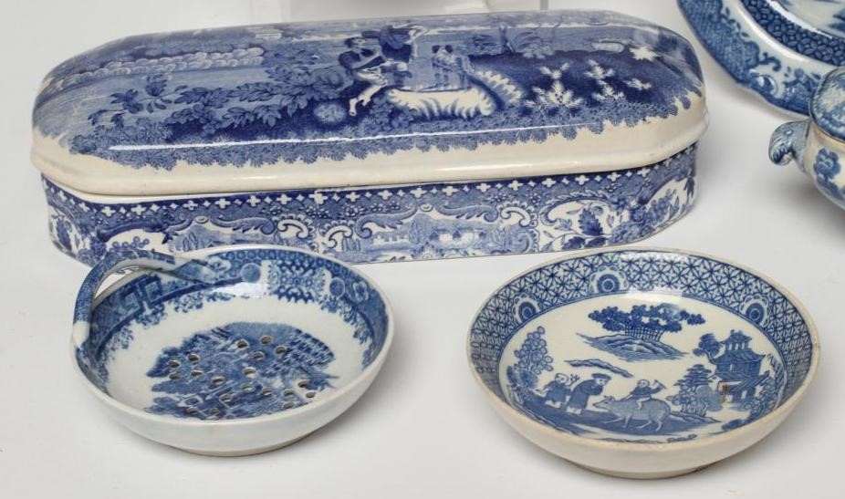 THREE BRAMELD EARTHENWARE MINIATURE DISHES Image