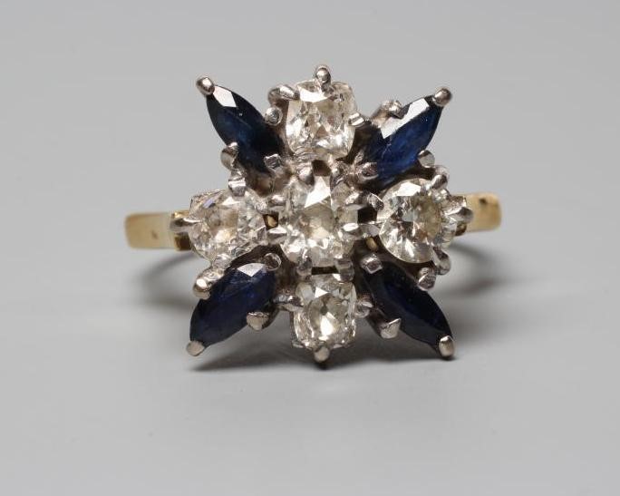 A SAPPHIRE AND DIAMOND DRESS RING Image