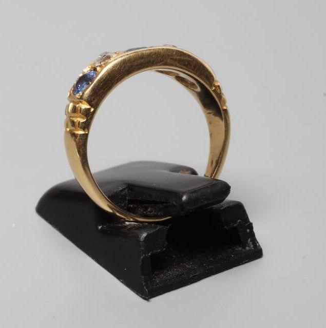 A LATE VICTORIAN SAPPHIRE AND DIAMOND RING Image