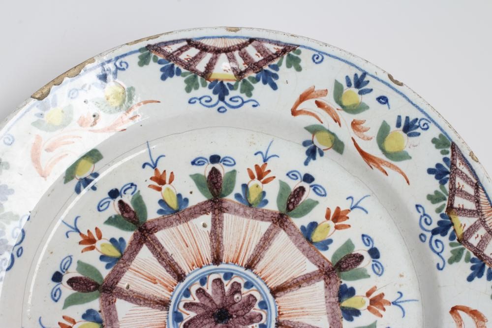 A LONDON DELFT 'ANN GOMM' STYLE CHARGER Image