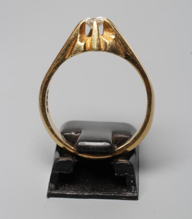 A GENTLEMAN'S SOLITAIRE DIAMOND RING, the brilliant cut stone of approximately 0.25cts claw set to Image