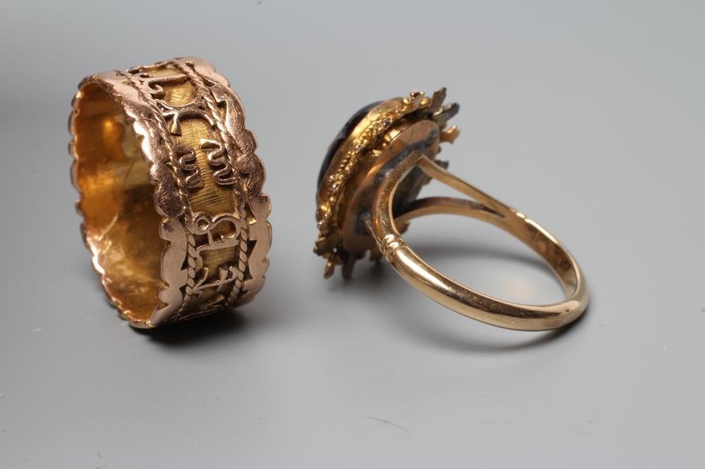 A VICTORIAN GARNET RING Image