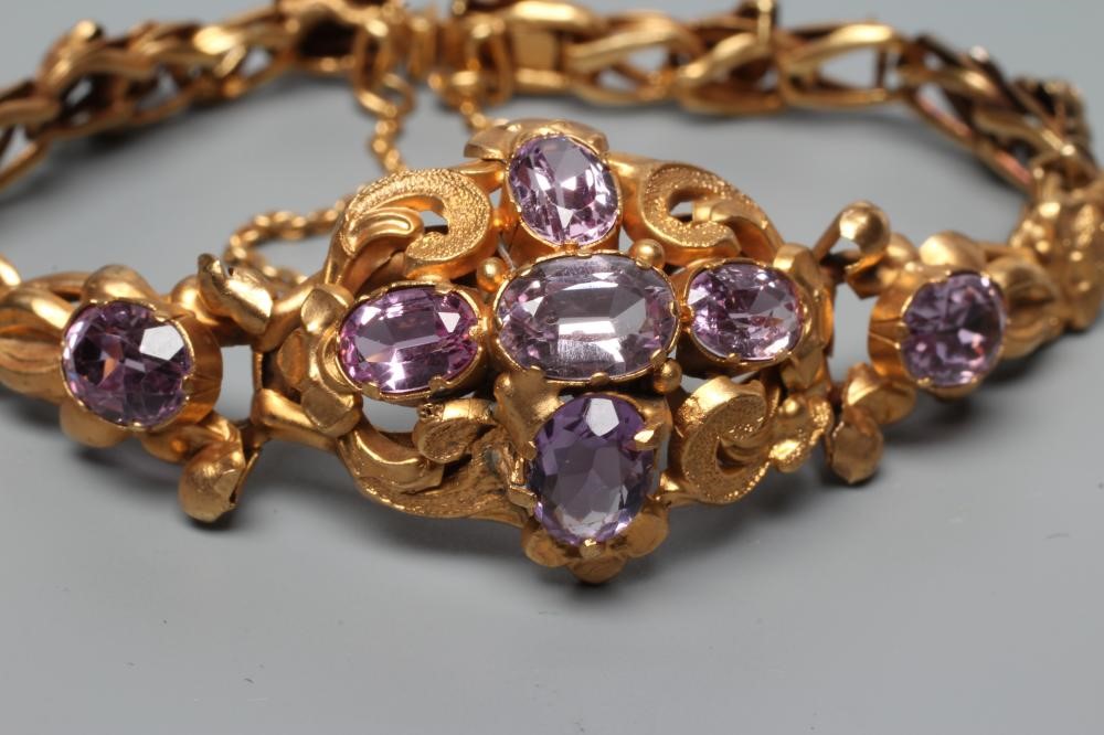 A VICTORIAN BRACELET Image