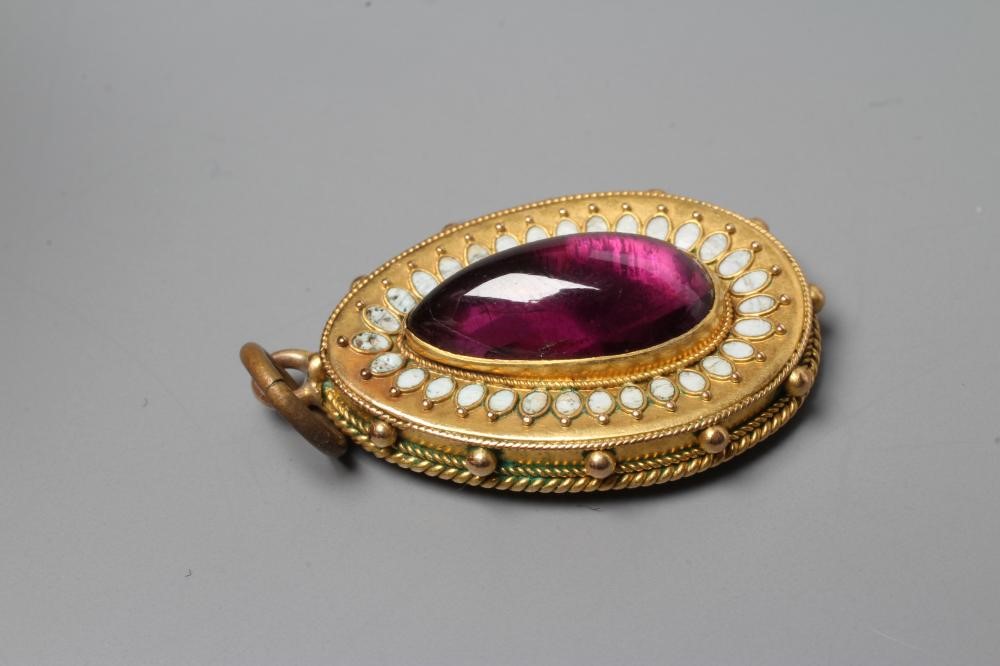 A MOURNING PENDANT Image