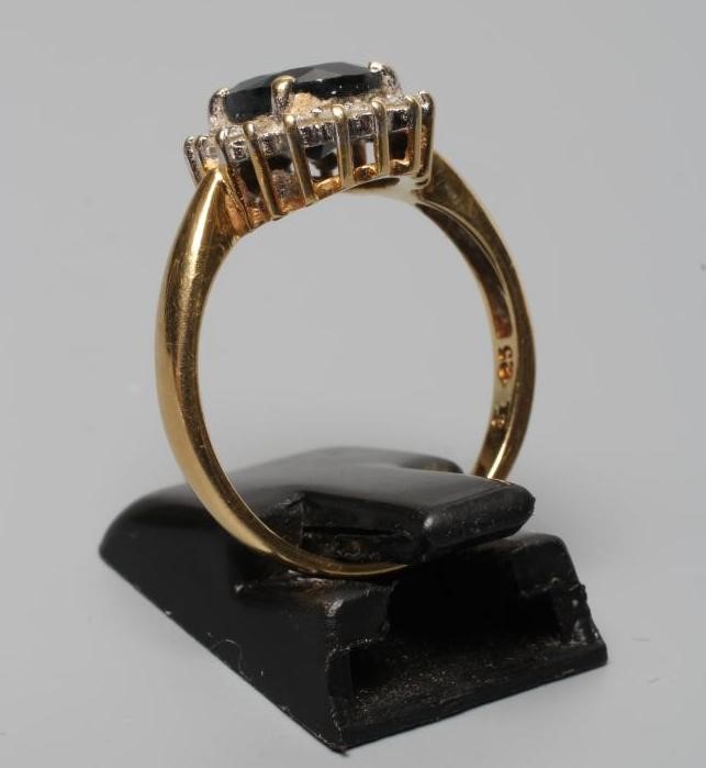 A SAPPHIRE AND DIAMOND CLUSTER RING Image