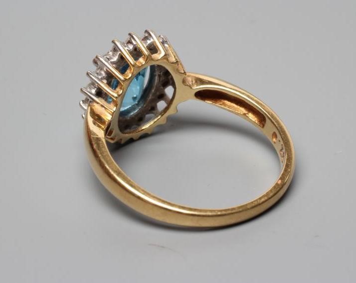 A BLUE TOPAZ AND DIAMOND CLUSTER RING Image