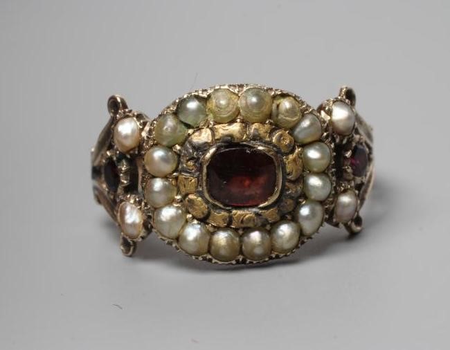 A GEORGIAN SEED PEARL AND GARNET MOURNING RING Image
