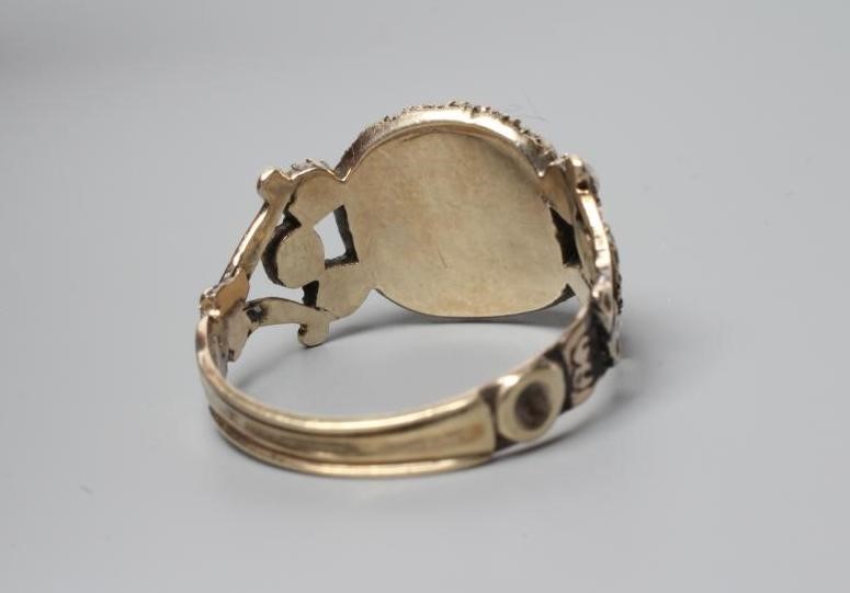 A GEORGIAN SEED PEARL AND GARNET MOURNING RING Image