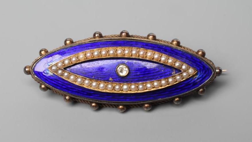 A VICTORIAN MOURNING BROOCH of eliptical form Image