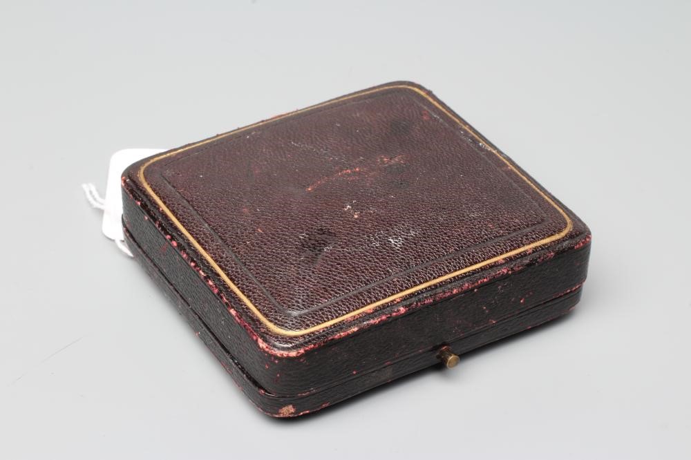 AN EDWARDIAN STIFF HINGED BANGLE Image