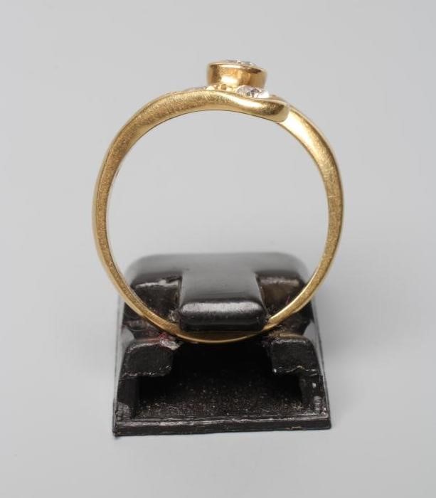 A DIAMOND SNAKE STYLE DRESS RING Image