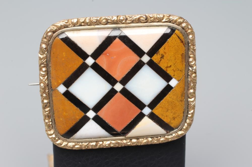 A VICTORIAN 15CT GOLD MOURNING RING centred by a point set sapphire(?) flanked by pairs of seed Image