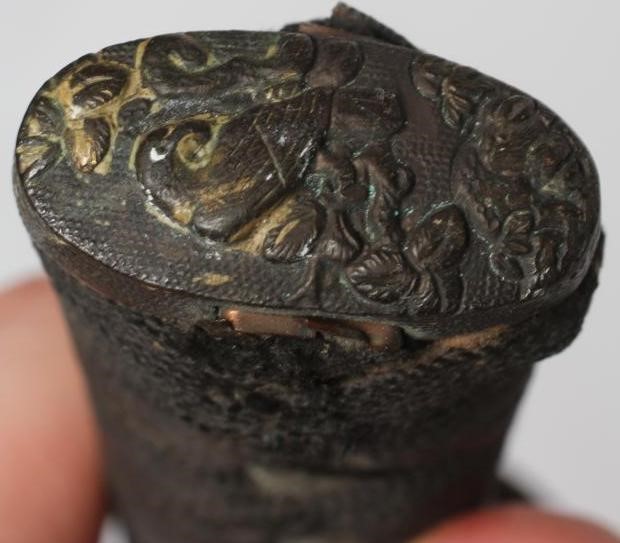 A JAPANESE WAKAZASHI with 17 1/2" curved and fullered blade Image