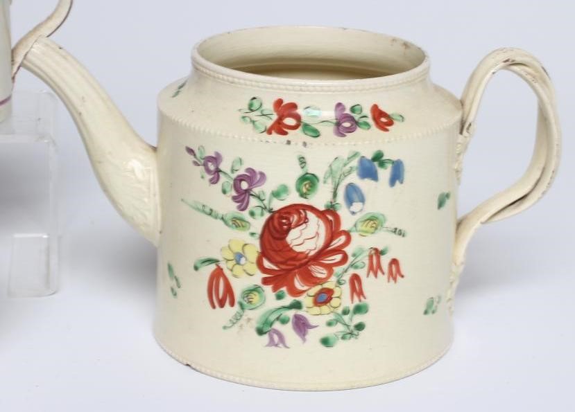 A DERBYSHIRE (MELBOURNE) CREAMWARE TEAPOT Image
