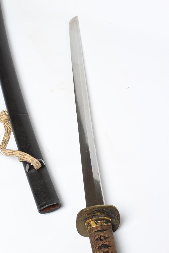 A JAPANESE WAKAZASHI by Kashu Ju Fujiwara Ietada Image