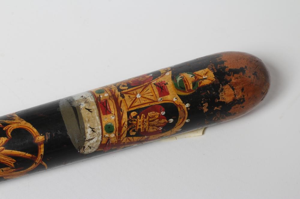 A VICTORIAN POLICE TRUNCHEON, with concealed 7 3/4" blade, ribbed wood grip and painted body with Image