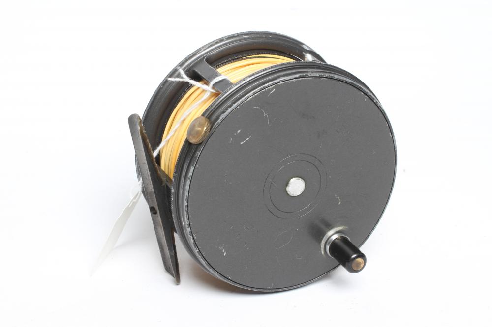 HARDY THE "PERFECT" 4 1/2" SALMON FISHING REEL with brass foot and rim tension screw (Est. plus 24% Image