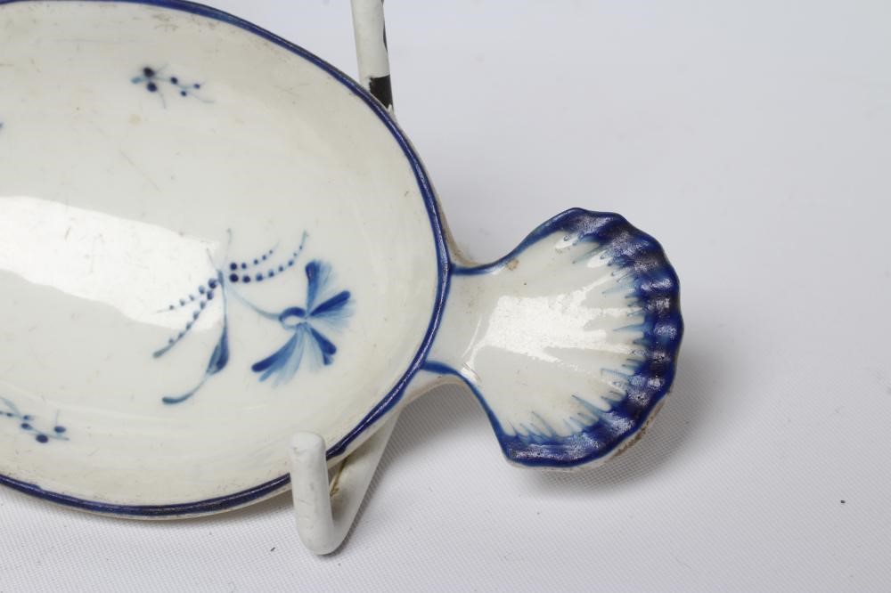 A CAUGHLEY PORCELAIN CADDY SPOON Image