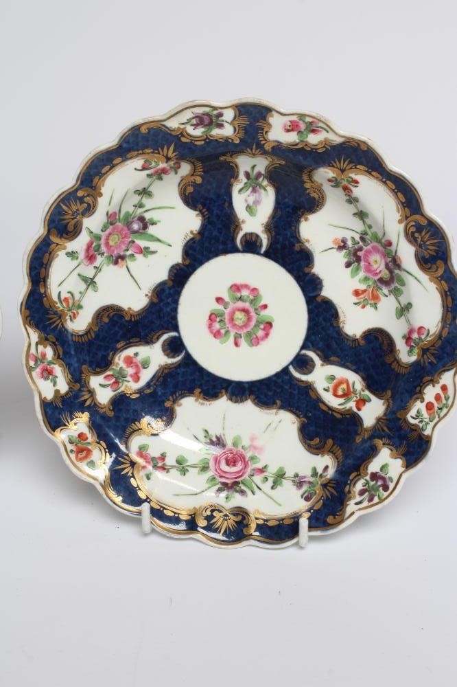A PAIR OF FIRST PERIOD WORCESTER PORCELAIN PLATES Image
