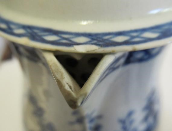 A PENNINGTON'S PORCELAIN COFFEE POT AND COVER Image