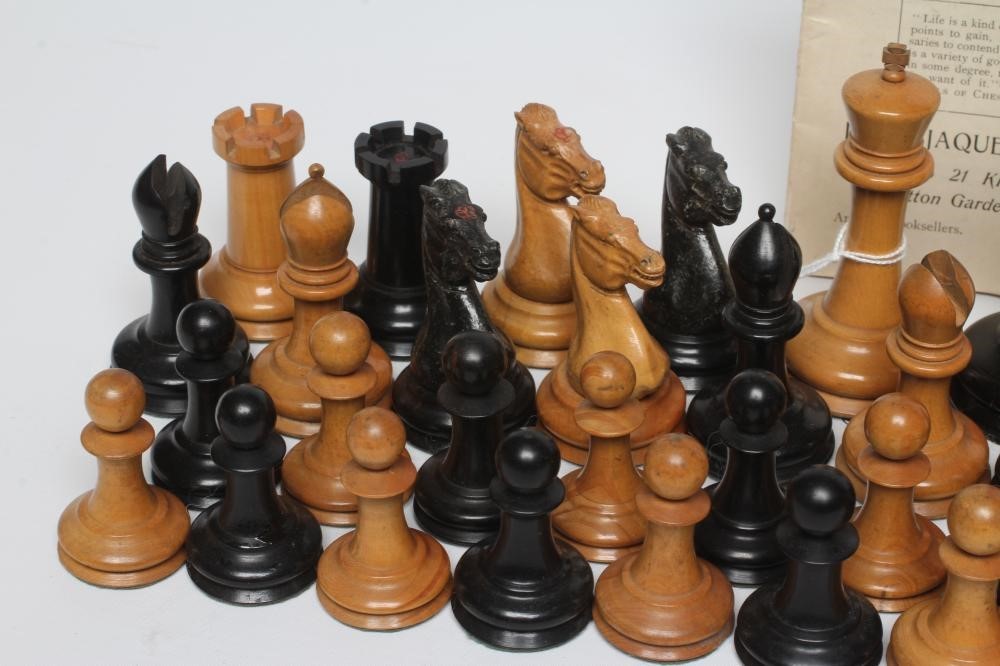 A JAQUES BOX AND EBONY STAUNTON PATTERN CHESS SET Image