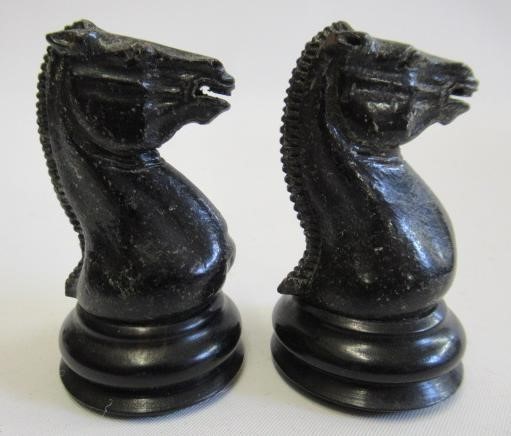 A JAQUES BOX AND EBONY STAUNTON PATTERN CHESS SET Image