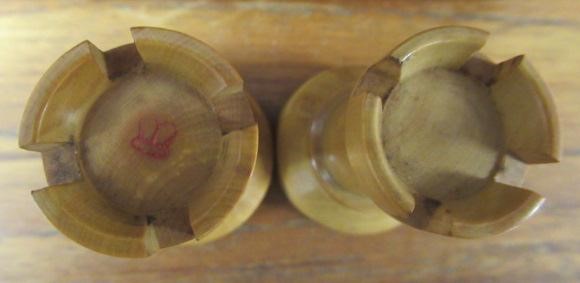 A BOX AND EBONY STAUNTON PATTERN CHESS SET Image