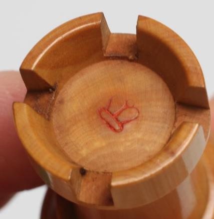 A BOX AND EBONY STAUNTON PATTERN CHESS SET Image