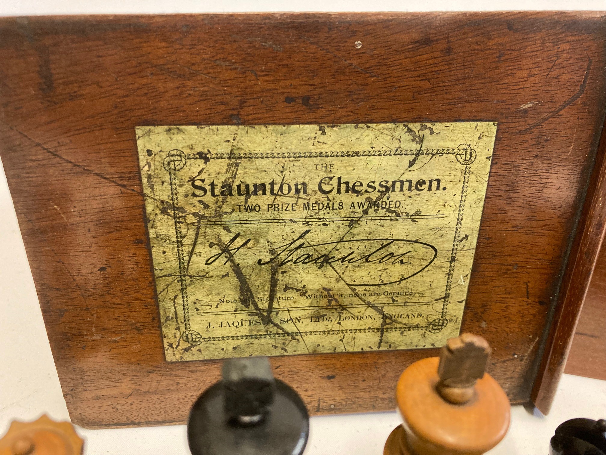 A JAQUES BOX AND EBONY STAUNTON PATTERN CHESS SET Image