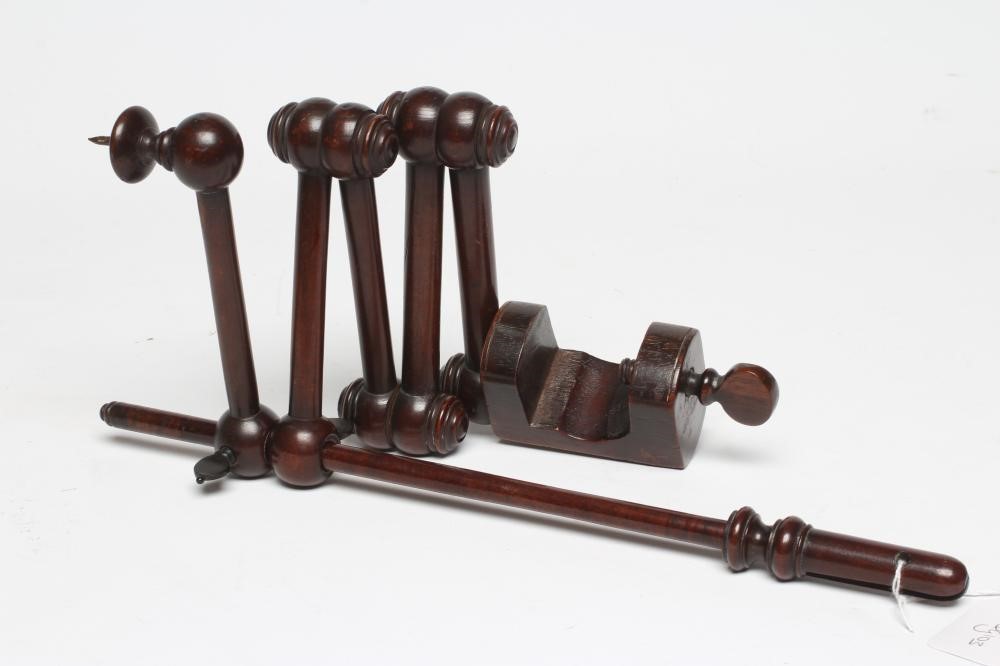 A TREEN WOOL WINDER Image