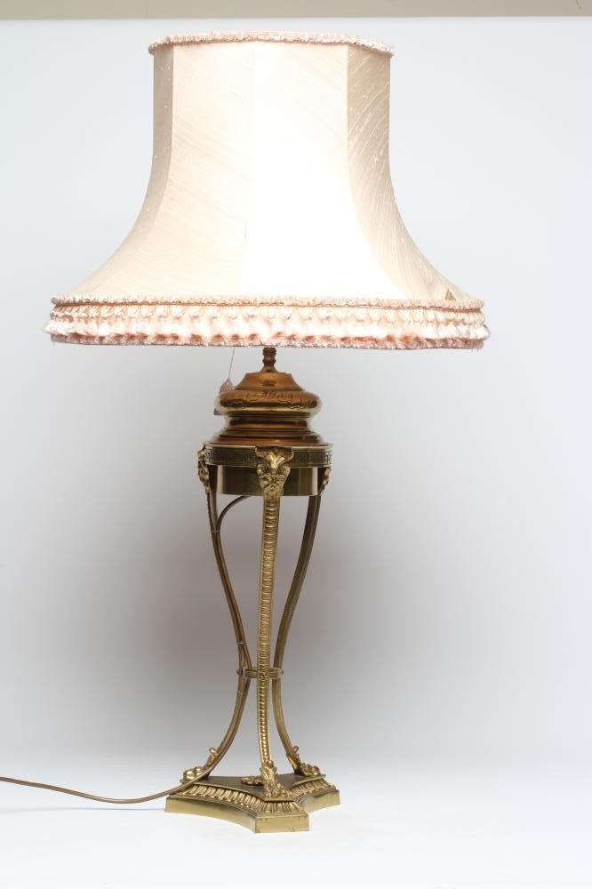 A BRASS NEO-CLASSICAL STYLE TABLE OIL LAMP Image