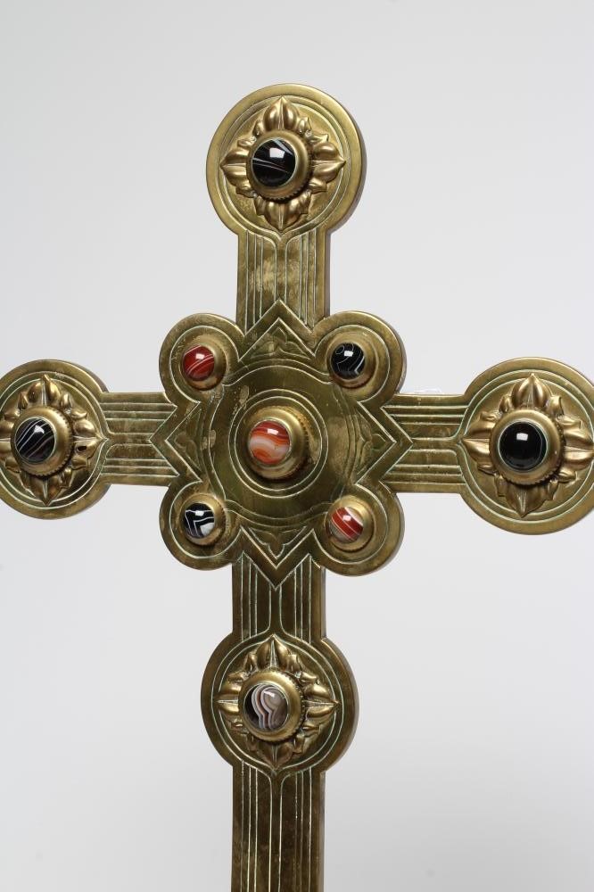 AN ARTS AND CRAFTS BRASS ALTAR CROSS, set with nine agate cabochons and embellished with incised Image