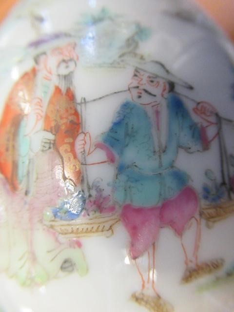 A CHINESE PORCELAIN SMALL COFFEE POT AND COVER of baluster form with ear shaped handle Image