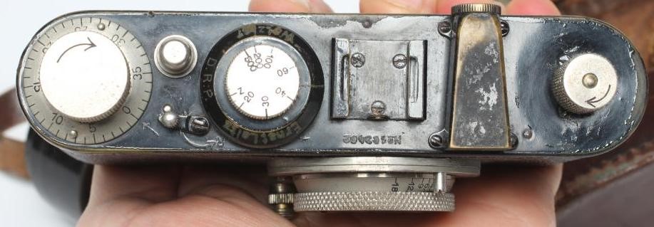 A LEICA WETZLAR DRP CAMERA, no.103462, with Leitz Elmar 1:35F=50mm lens, leather case and cased Image