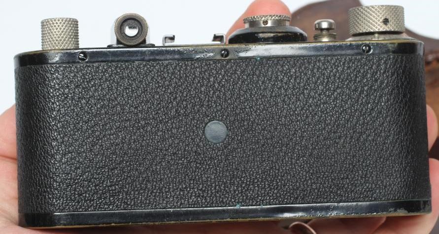 A LEICA WETZLAR DRP CAMERA, no.103462, with Leitz Elmar 1:35F=50mm lens, leather case and cased Image