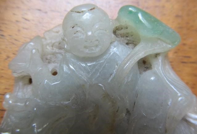 A CHINESE TWO TONE JADE PANEL carved and pierced with a man holding a cup Image
