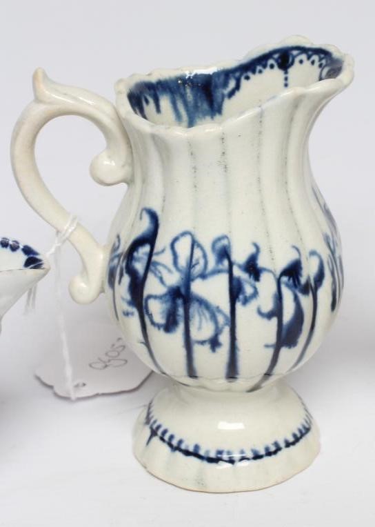 A PENNINGTON'S PORCELAIN SHELL MOULDED BUTTER BOAT Image