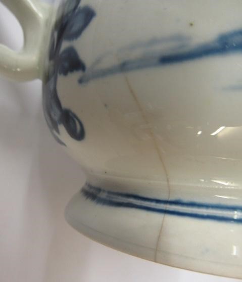 A VAUXHALL PORCELAIN MUG Image