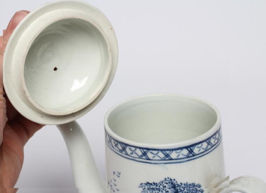 A CHAFFERS PORCELAIN SMALL COFFEE POT AND COVER Image