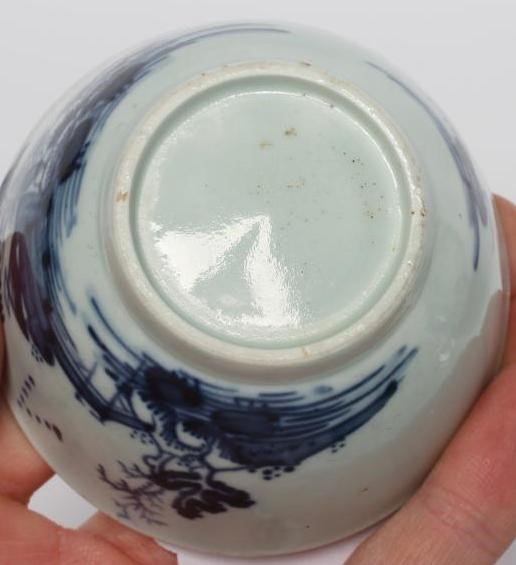 A CHAFFERS PORCELAIN TEA BOWL AND SAUCER Image